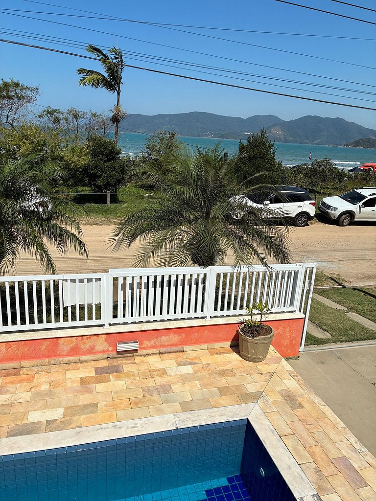 Casa frente ao mar em condomínio praia da Lagoinha