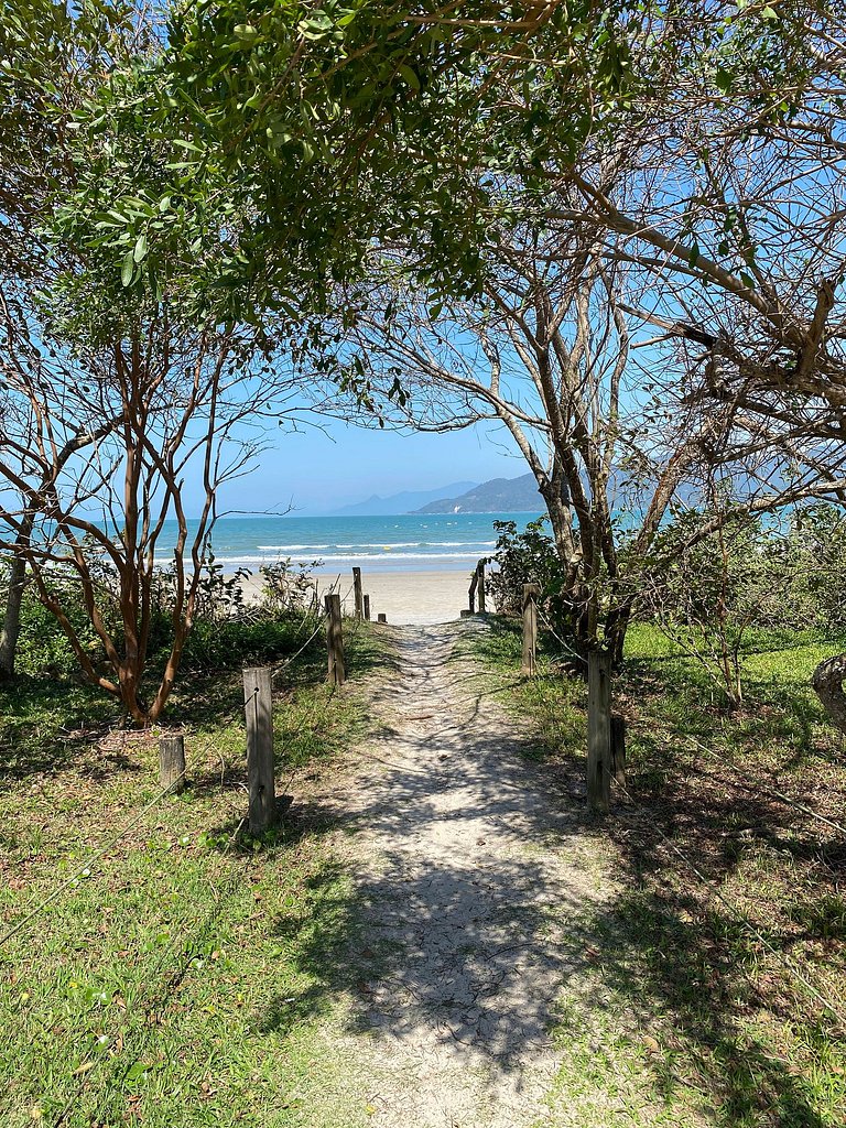 Casa frente ao mar em condomínio praia da Lagoinha