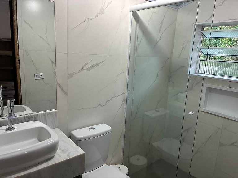 Casa estilo chácara c/piscina, só 50m da Praia