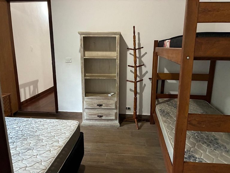 Casa estilo chácara c/piscina, só 50m da Praia