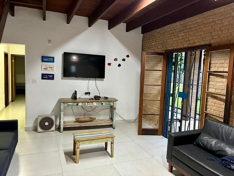 Country-style house/pool, only 50m from the beach.
