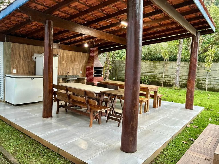 Casa estilo chácara c/piscina, só 50m da Praia