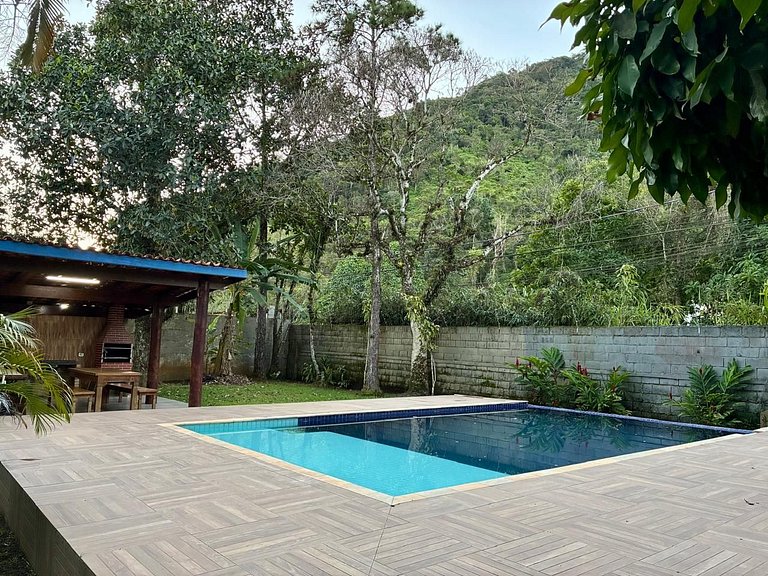 Country-style house/pool, only 50m from the beach.